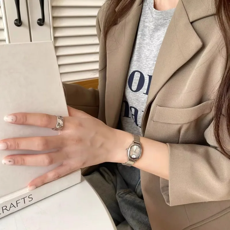 รูปไข่ขนาดเล็ก Dial สีเขียวนาฬ - Luxury Watch Deals บทวิจารณ์และราคา