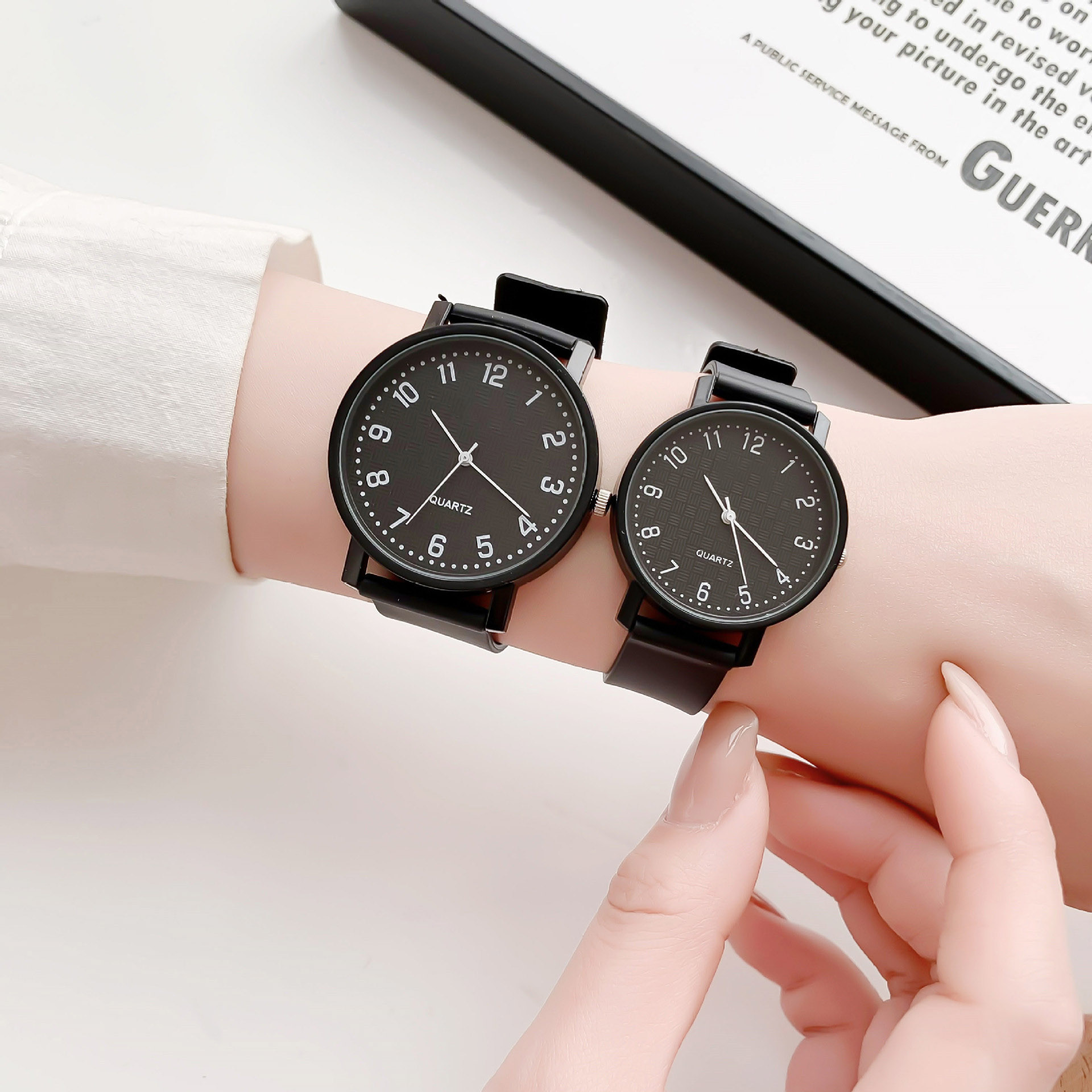 Simple สีดํานาฬิกานาฬิกาควอตซ์ - Luxury Watch Deals บทวิจารณ์และราคา